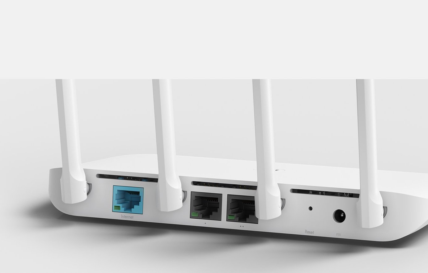 Оснащен современными портами Full Gigabit Ethernet Оснащен современными портами Full Gigabit Ethernet
